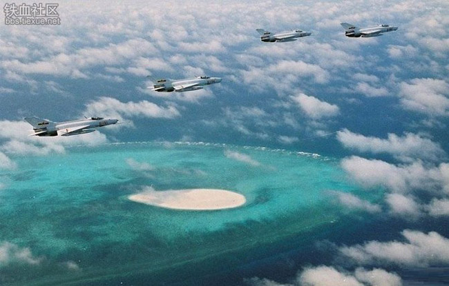 Ngoài ra, Mỹ và Nhật Bản đã triển khai thêm máy bay cảnh báo AWACS tuần tra trên Biển Hoa Đông, sẵn sàng cùng với lực lượng F-15 Nhật Bản kịp thời can thiệp nếu thấy máy bay Trung Quốc xuất hiện ngoài không phận nhóm đảo Senkaku.