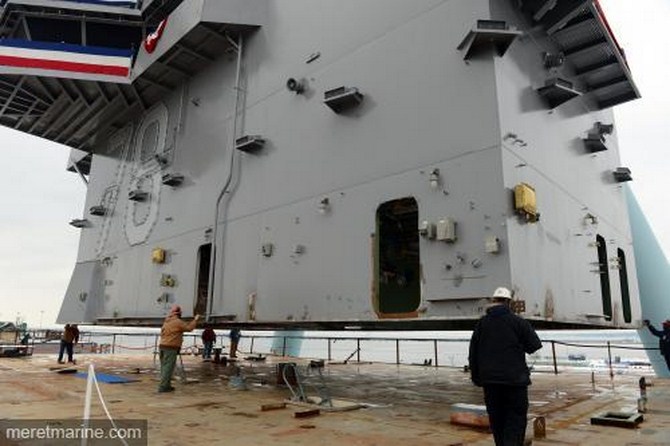 Kiến thúc “tháp đảo” của tàu sân bay CVN-78, nhỏ và gọn hơn nhiều so với tháp đảo của các tàu sân bay hiện nay của Hải quân Mỹ và trên thế giới. Khả năng tàng hình của nó cũng tốt hơn nhiều.