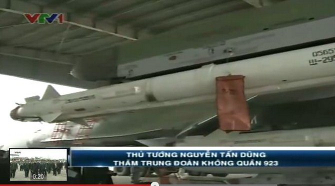 Tên lửa chống hạm cao tốc Kh-31A và chống radar Kh-31P đã xuất hiện một cách hợp lý, bên cạnh những tên lửa đối không hiện đại khác.