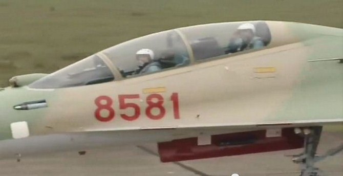 Su-30MK2 Việt Nam được sơn theo hai màu khác nhau, gồm màu xanh da trời và màu xanh đất.