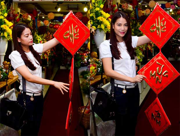 Chỉ đến khi chọn được món đồ ưng ý, cô mới nở nụ cười