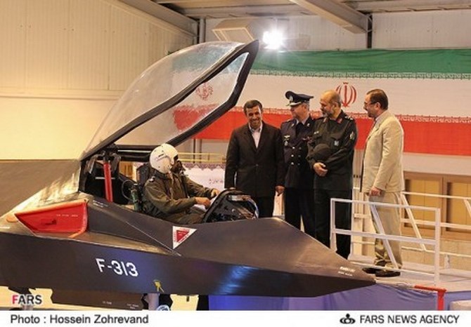 Tổng thống, Bộ trưởng Quốc phòng và các quan chức cấp cao khác của Iran đã có mặt tại buổi giới thiệu chiến đấu cơ Ghaher-313.