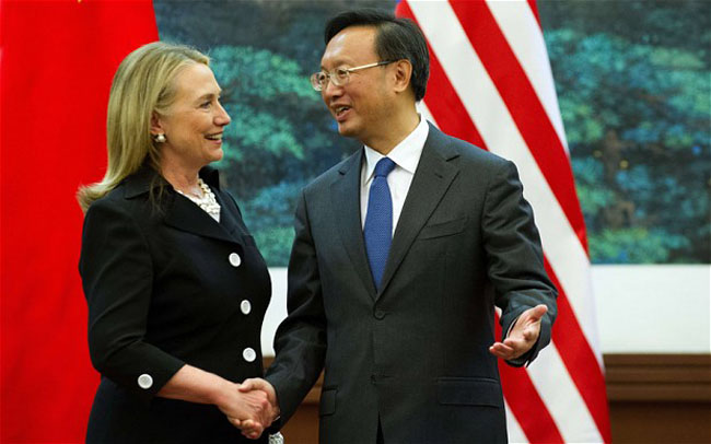 Một điểm nhấn quan trọng trong hoạt động tranh chấp chủ quyền biển đảo ở Đông Á được Ngoại trưởng Hillary Clinton nhận định, đó là những thể hiện, hành vi và động thái của Trung Quốc rõ ràng đã tạo ra 