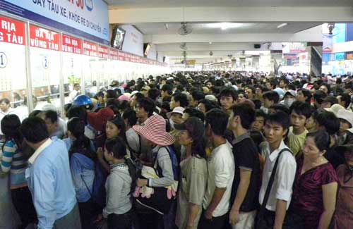 khach-bi-nha-xe-chat-chem-dip-tet-Phunutoday.vn.jpg