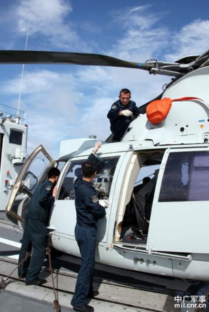 Các trực thăng Z-9C/D mang theo sonar, có thể thả xuống mặt biển để phát hiện tàu ngầm.