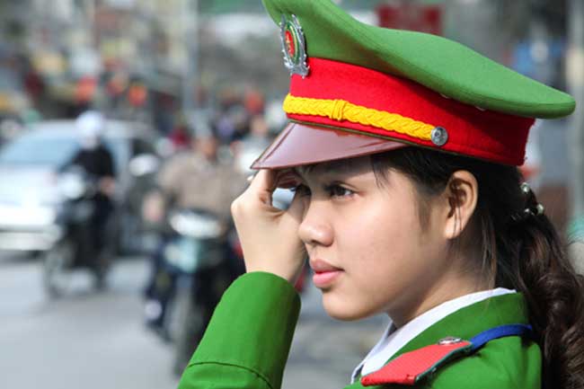 Hồng Nhung hiện đang là học viên lớp B6, chuyên ngành Cảnh sát giao thông, Học viện Cảnh sát nhân dân.