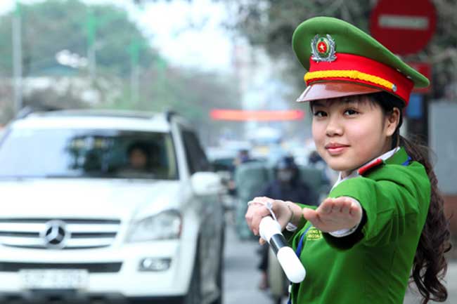 Việc để các nữ cảnh sát tham gia điều tiết giao thông là một điều mới mẻ xuất hiện trong năm nay.