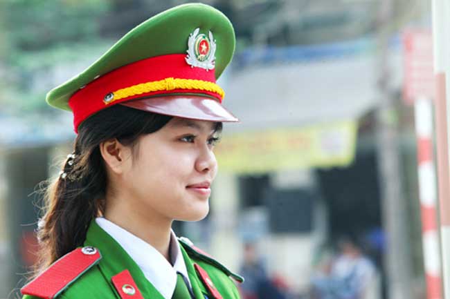 Tuy vậy, dù hiệu quả nhưng những cô gái xinh đẹp vẫn phải đối mặt với khó hơn lớn hơn nhiều những người đồng nghiệp nam của mình. (Tổng hợp từ Kenh14.vn)
