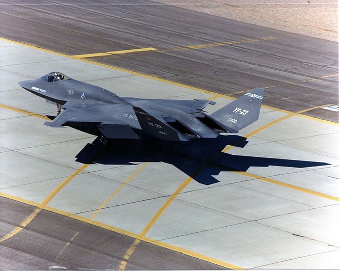 YF-23 có tầm hoạt động 2.800 dặm - lớn hơn 1.000 dặm so với tầm hoạt động của máy bay F-22 ngay cả khi mang thêm 2 thùng nhiên liệu bên ngoài.