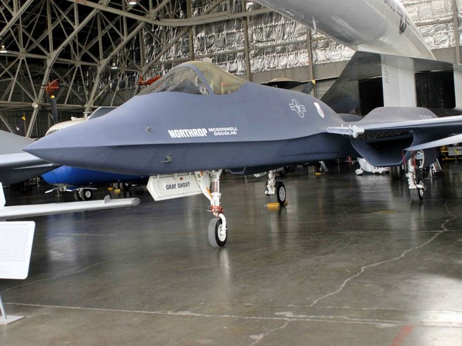 Mặc dù không yêu cầu phải thi đấu, nhưng F-22 đã thành công hơn sau khi trình diễn bắn thành công bằng 1 tên lửa.
