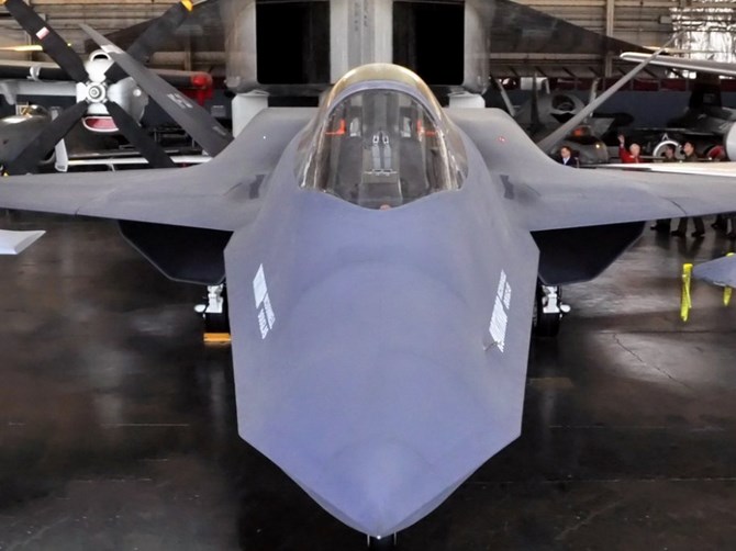 Nhiều người tin rằng việc lựa chọn cấu hình thông thường như F-22 sẽ có giá thành rẻ hơn và ít nguy cơ rủi ro hơn so với YF-23.