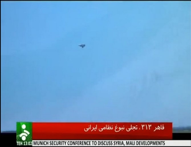 Chiếc máy bay cất cánh bay trong đoạn video được Iran cho là họ thử nghiệm Qahar-313 thực chất là một mô hình máy bay điều khiển từ xa.