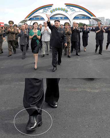 Không chỉ có vậy, ông Kim Jong-un còn thích đi giày đế cao. Trong lần tới thăm công viên Nhân dân Nungra ở thủ đô Bình Nhưỡng, ông Kim Jong-un đã xuất hiện cùng người vợ trẻ Ri Sol-ju trong bộ đồ Tôn Trung Sơn quen thuộc và một đôi giày đế cao kiểu Cuba. Đôi giày đế cao này giúp nhà lãnh đạo cao 1,68 m tăng thêm 5 cm so với chiều cao thật. Theo tờ Chosun (Hàn Quốc) thì với thiết kế của đôi giày này giúp cho thân hình “đậm đà” của nhà lãnh đạo trẻ tuổi có vẻ thanh thoát hơn. Ông Kim thường mặc chiếc áo sẫm màu giống chiếc áo thường thấy của ông nội quá cố Kim Nhật Thành, người sáng lập nước Triều Tiên. Còn ông Kim Jong-il, cha của ông Kim Jong-un cũng ưa thích và thường xuyên sử dụng giày kiểu này.