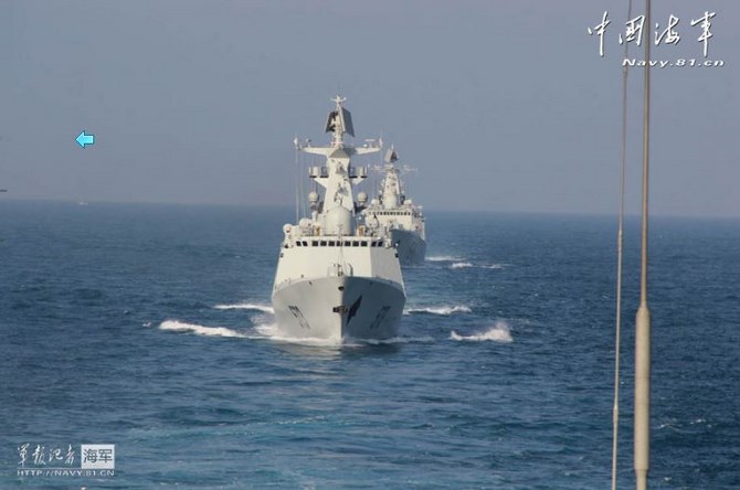 Biên đội 3 tàu khu trục Trung Quốc quần thảo trên Biển Đông.