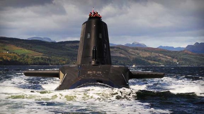 HMS Ambush được công ty BAE Systems chế tạo, nó được tin là tàu ngầm tấn công hạt nhân tối tân nhất và mạnh nhất thế giới. Các hệ thống vũ khí mà tàu ngầm Ambush có thể mang theo là teen lửa hành trình siêu chính xác Tomahawk, ngư lôi Spearfish để tấn công các tàu chiến, tàu ngầm khác.