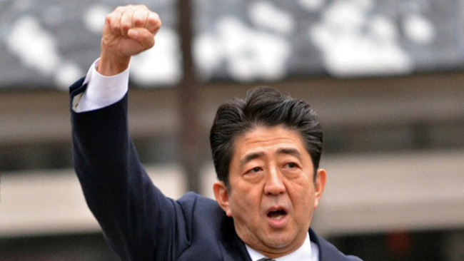 Ngay sau đó, Thủ tướng Nhật Bản Shinzo Abe đã tuyên bố việc tàu khu trục Trung Quốc dùng radar kiểm soát hỏa lực ngắm bắn tàu khu trục và trực thăng quân sự Nhật Bản trên vùng biển gần quần đảo Senkaku/Điếu Ngư hồi tháng rồi là hành động nguy hiểm. Phát biểu trước quốc hội, ông Abe cho biết hành động trên là đáng tiếc và có thể gây ra những hậu quả khôn lường.