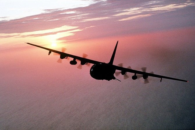 AC-130 là một biến thể chuyển đổi của loại máy bay vận tải C-130 Hercules, trong đó giữ lại khá nhiều đặc điểm kỹ thuật như tầm quan sát, trần bay, tầm hoạt động, khả năng vận tải.