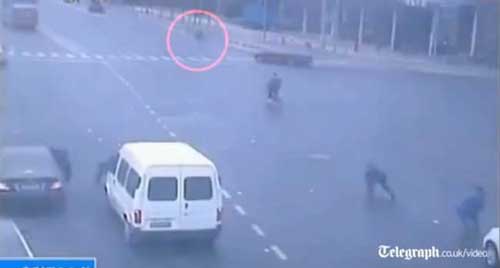 Nên coi những hành vi như thế này là phạm tội và đáng bị xử lí theo pháp luật!
