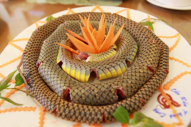 Bên cạnh các món trên, thịt rắn cũng là món ăn bình dân đươc nhiều người ưa chuộng.