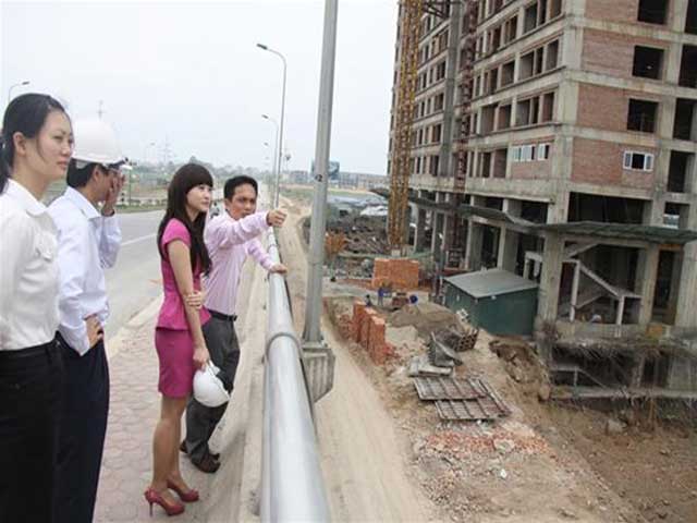 Cô tốt nghiệp lớp Thông tin đối thoại, Học viện Báo chí và tuyên truyền. Điểm trung bình chung toàn khóa 9,02. Điểm rèn luyện xuất sắc, Tham gia  nghiên cứu khoa học cấp trường đạt loại khá với đề tài: “Thông tin đối ngoại trong đấu tranh diễn biến hòa bình ở Việt Nam  hiện nay”. Được CLB Nhà báo CNTT Việt Nam và nhóm máy tính G6 trao tặng máy tính cho danh hiệu thủ khoa kỳ thi tuyển sinh đại học 2005. Được nhận học bổng của Học viện Thames năm 2005. Ủy viên BCH Liên Chi đoàn Khoa, tích cực tham gia hoạt động Đoàn – Hội. Được nhận Bằng khen “Sao tháng Giêng” do Đoàn thanh niên Học viện trao tặng.