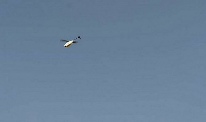 UAV Ong đen có thể bay trong 30 phút ở tốc độ 35 km/h.