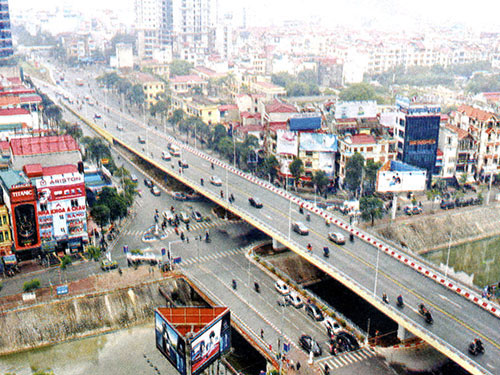 Cầu vượt vĩnh cử bản thép đầu tiên của Thủ đô (nút Nguyễn Chí Thanh - Trần Duy Hưng) do Tổng Cty xây dựng Thăng Long thi công vượt tiến độ 2 tháng.