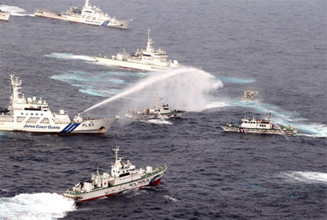 Tờ nhật báo kinh doanh Nikkei ngày 11/2 đưa tin chính phủ Nhật Bản dự kiến tài trợ cho thoả thuận trên bằng ngân sách tài khoá 2013 bắt đầu từ tháng 4 này và hi vọng sẽ chính thức ký kết thoả thuận vào đầu năm tới. Nhật Bản sẽ cung cấp cho Philippines các tàu tuần tra mới đóng, trị giá trên 1 tỷ yên mỗi chiếc (khoảng 11 triệu USD), tờ báo cho biết, nhưng không tiết lộ con số cụ thể. Tàu Nhật Bản phun nước vào tàu Đài Loan gần quần đảo tranh chấp Senkaku/Điếu Ngư hồi tháng trước.