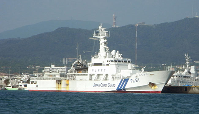 Tờ Nikkei cho biết thêm, lực lượng bảo vệ bờ biển Nhật Bản cũng có kế hoạch huấn luyện cho lực lượng Philippines trong nỗ lực nhằm thúc đẩy sự hợp tác an ninh với khu vực Đông Nam Á. Trong dự thảo ngân sách cho tài khoá 2013, 2,5 tỷ yên sẽ được dành cho kế hoạch đó. Tàu của lực lượng tuần duyên Nhật Bản. Ảnh minh họa: Houseofjapan