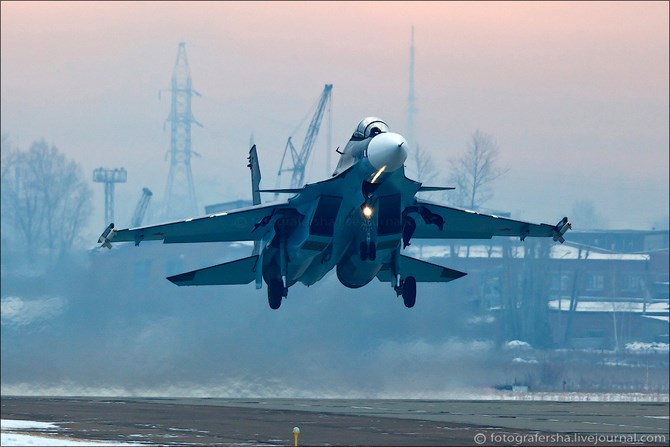 SU-30SM cất cánh.