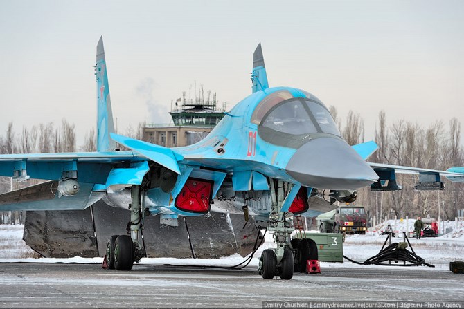 Su-34 không chỉ là máy bay chuyên môn cao, mà còn là tổ hợp hàng không hiện đại đa chức năng, có thể giáng đòn tấn công xuống mặt đất và chiến đấu trên không.