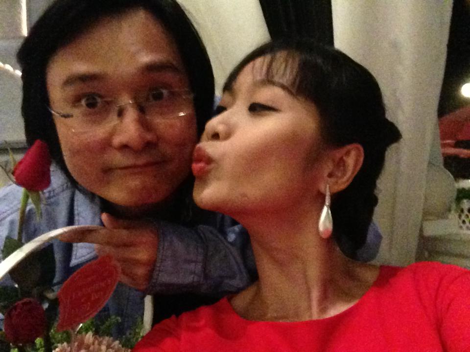   Trên trang cá nhân của nhạc sĩ Nguyễn Nhất Huy vừa đăng những bức ảnh thân thiết, âu yếm với người mẫu Lê Kiều Như cùng dòng chia sẻ: 