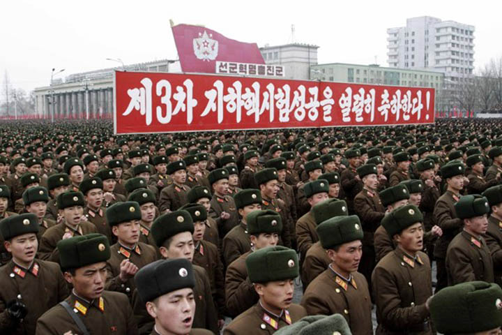 Trong ngày 14/2, Triều Tiên cũng đã tổ chức cuộc mít tinh quy mô lớn để ăn mừng vụ thử nghiệm hạt nhân lần thứ 3 thành công. Cuộc đại mít tinh với sự tham gia của khoảng 100.000 người đã diễn ra tại quảng trường Kim Nhật Thành ở trung tâm thủ đô Bình Nhưỡng.