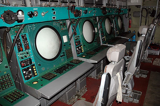 So sánh với hệ thống điện tử và hiển thị trang bị trên các máy bay cảnh báo sớm A-50 thế hệ cũ.