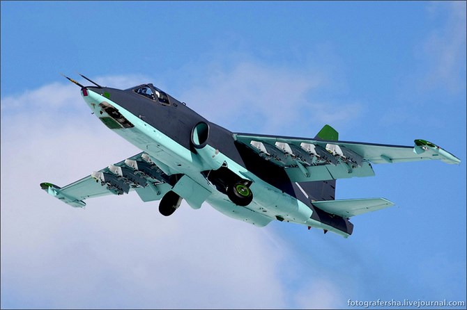 Như một phần trong chương trình quốc phòng nhà nước cho các đơn vị ở căn cứ không quân Krasnodar, thuộc quân khu phía Nam, đã nhận được lô hàng đầu tiên gồm 10 máy bay cường kích bom Su-25SM3