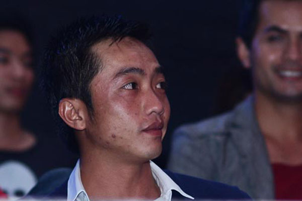 Xuất hiện trong đêm chung kết The Voice 13/1 để ủng hộ vợ, đại gia phố núi Cường Đô la trông xuống phong độ hơn hẳn so với thời gian trước đây.