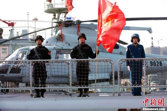  Trong buổi xuất quân khỏi cảnh Thanh Đảo, phó chỉ huy Hải quân Trung Quốc cho biết các hạm đội sẽ gặp không ít khó khăn khi tiến hành theo dõi và tấn công hải tặc nhằm giải cứu con tin trong trường hợp bị bắt cóc trên hai vùng biển Vịnh Aden và bờ biển Somalia.