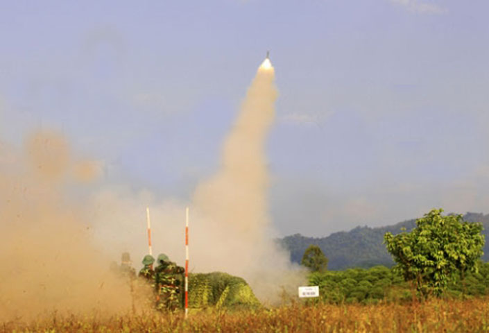 Tên lửa A72 thứ ba hướng thẳng mục tiêu.