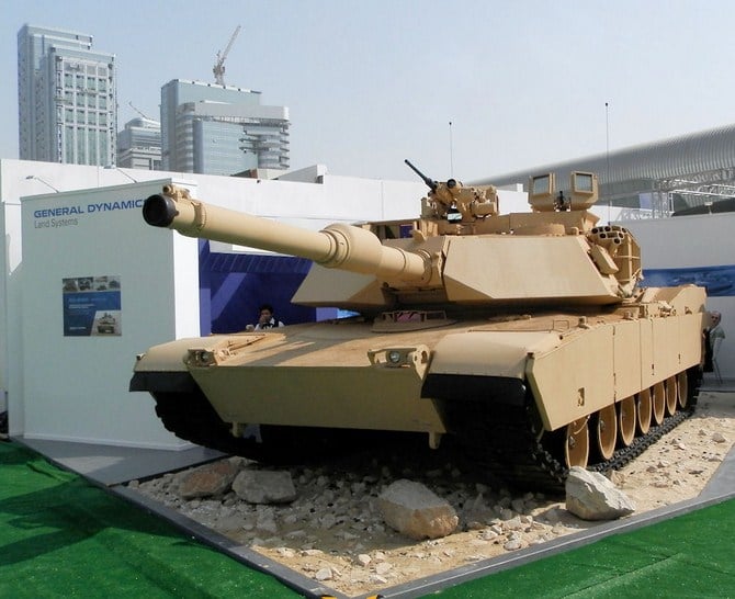 Xe tăng M-1 Abrams nổi tiếng của Mỹ cũng tham gia triển lãm.