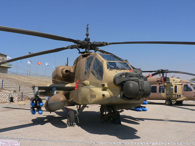 Đài Loan cũng sẽ nhận 30 trực thăng tấn công Apache trong quý 4 của năm nay. 2 chiếc đầu tiên đã được bàn giao để phục vụ huấn luyện tại Mỹ.Các trực thăng Apache sẽ lập thành đội trực thăng tấn công thứ 3, hiện bao gồm 2 đội trực thăng AH-1W Super Cobra.