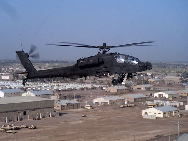 Trong hai cuộc chiến tranh Vùng vịnh, Apache đã chứng tỏ cho thế giới biết mình là sát thủ diệt tăng kì khôi như thế nào. Được thiết kế đặc biệt, Apache có khả năng hoạt động trong mọi điều kiện địa hình, thời tiết, ban ngày cũng như ban đêm nhờ hệ thống định vị toàn cầu GPS và hệ thống kính hồng ngoại nhìn đêm cho phi công.