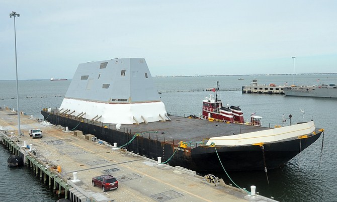 Chỉ tính riêng mô đun kiến trúc thượng tầng của tàu DDG-1000 đã nặng tới 900 tấn.