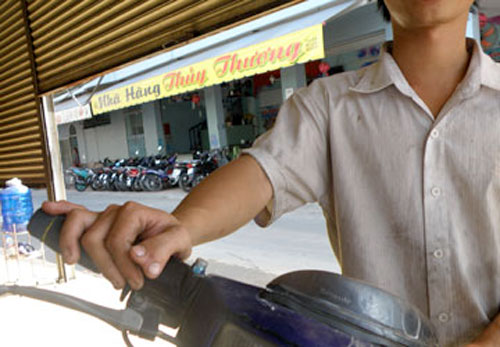 thua-thieu-ngon-tay-chan-deu-khong-duoc-lai-xe-Phunutoday.vn.jpg
