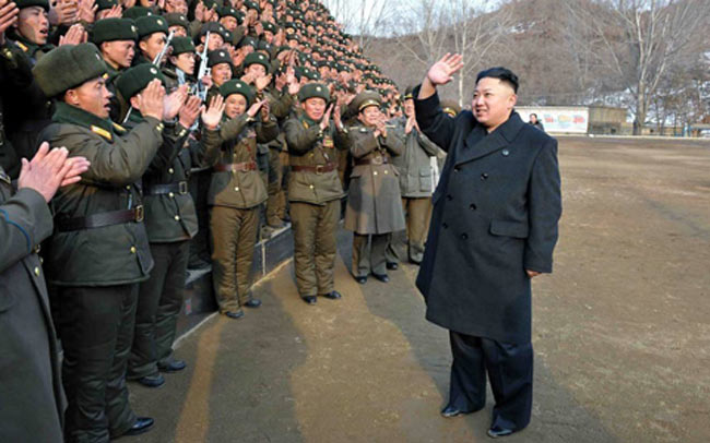 Trước đó một ngày (21/2), KCNA cũng đăng tải thông báo cho biết ông Kim đã tới thăm đơn vị tên lửa phòng không 323 ở Bình Nhưỡng.