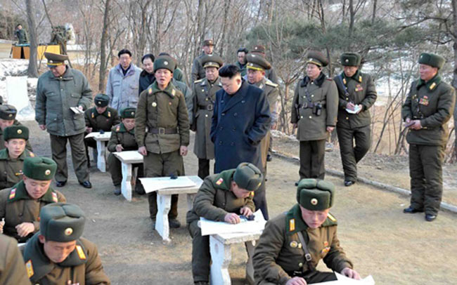 Jong-un cũng thường xuyên có những chuyến thị sát đến các đơn vị pháo binh, sư đoàn tăng, hải quân... trong năm 2012. Chuyến thị sát trung đoàn Không quân của nhà lãnh đạo Kim Jong-un được thực hiện trong bối cảnh bán đảo Triều Tiên gia tăng căng thẳng khi Bình Nhưỡng tiến hành vụ thử nghiệm hạt nhân lần 3.