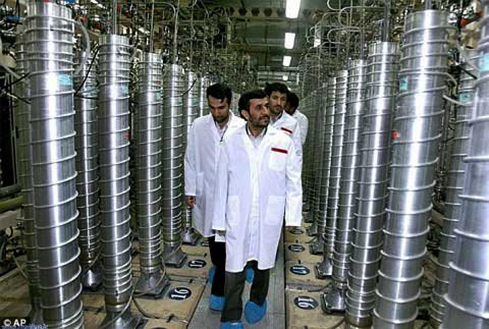 Ngày 21/2, báo cáo của Cơ quan Năng lượng Nguyên tử Quốc tế (IAEA) cho biết Iran đã bắt đầu lắp đặt 180 máy ly tâm tân tiến tại cơ sở làm giàu urani chính của nước này. Nếu vận hành thành công, các máy li tâm này có thể cho phép Iran đẩy nhanh đáng kể việc làm giàu nhiên liệu mà phương Tây lo ngại sẽ được sử dụng để chế tạo vũ khí hạt nhân.  