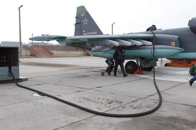 Tiếp dầu cho Su-25SM3.