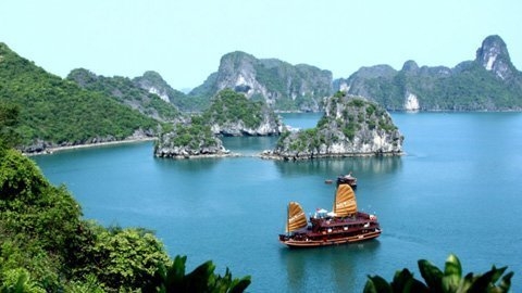 Vịnh Hạ Long (Quảng Ninh) - 1 trong 7 kỳ quan thiên nhiên thế giới.