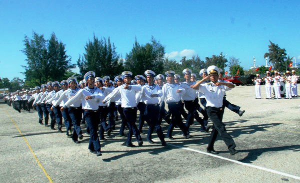  Cùng với các đơn vị trong toàn quân, sáng ngày 1/3, tại Quân cảng Cam Ranh (Khánh Hòa), Vùng 4 Hải quân đã tổ chức lễ ra quân huấn luyện năm 2013. 