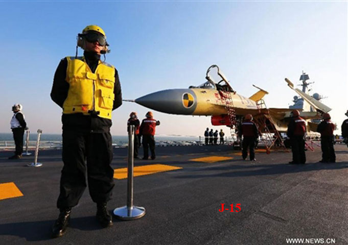 J-15 của Trung Quốc bị nghi ngờ là sao chép lại chiếc Su-33 của Nga.
