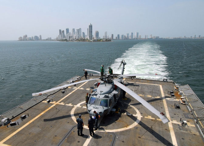 LCS-1 có chiều dài 115,3m, chiều ngang 17,5m, mớn nước 3,9m, lượng giãn nước 3.139 tấn. Tàu có tầm hoạt động 4500 hải lý (8000km), với tốc độ tuần hành 16 hải lý/giờ (28,8km/h) và 4300 hải lý (770km) với vận tốc 18 hải lý/h (32km/h), thời gia tác chiến liên tục 20 ngày.  Tàu có 1 sàn đỗ với 1 trực thăng hải quân MH-60R/S “Seahawk” chuyên đảm nhận công tác cứu hộ và chống tàu ngầm (ASW), 1 UAV trinh sát - tấn công MQ-8B “Fire Scout”. Thủy thủ đoàn 40 người (8 sỹ quan và 32 thủy thủ) cùng 30 nhân viên hàng không phụ trách máy bay trực thăng và UAV trên hạm.